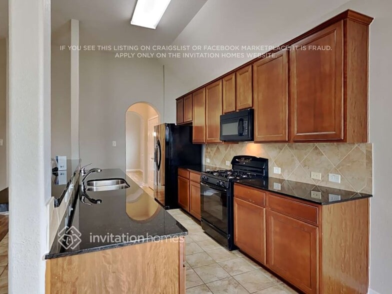 Building Photo - 625 Rocky Hollow Ln