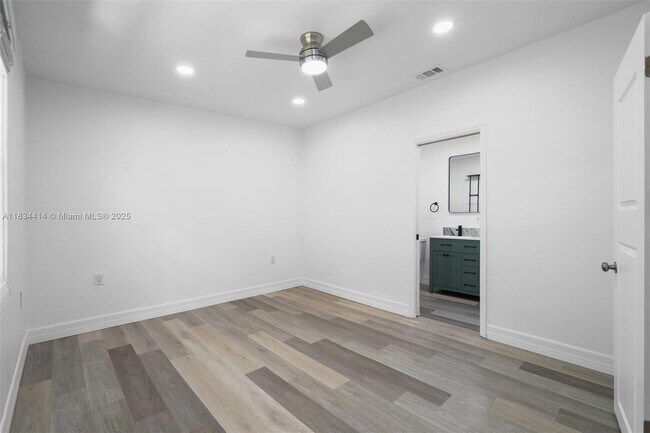 Building Photo - 6381 SW 39th St