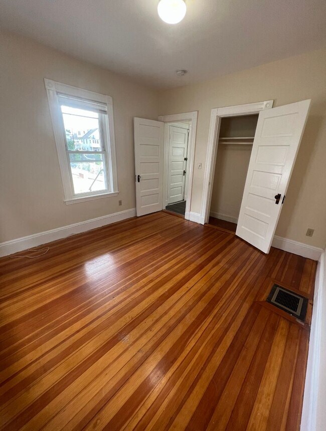 Building Photo - 37 Porter St