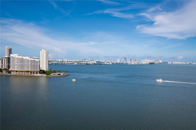 Building Photo - 1331 Brickell Bay Dr