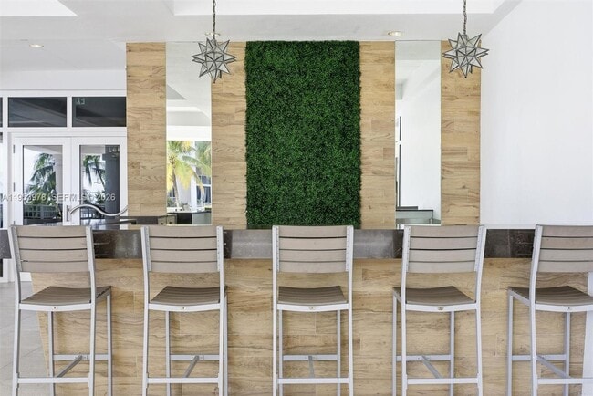 Building Photo - 801 Brickell Key Blvd