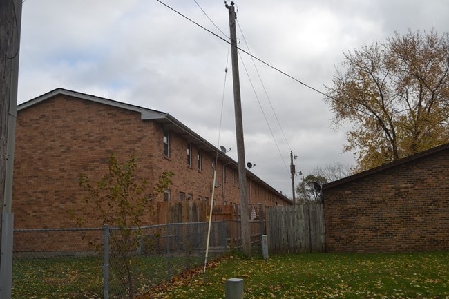 Building Photo - Bennett Street Townhomes
