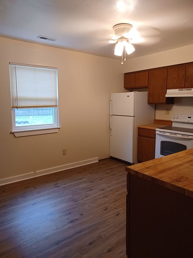 Building Photo - 469/471 Rudder Rd