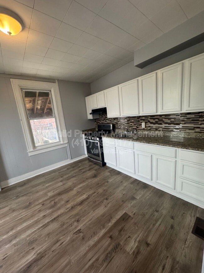 Building Photo - 2867 Lake Ave