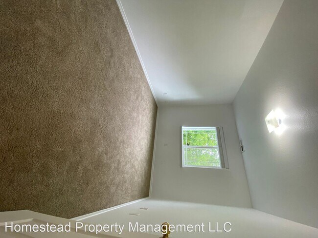 Building Photo - 1408-1410 Falcon Loop