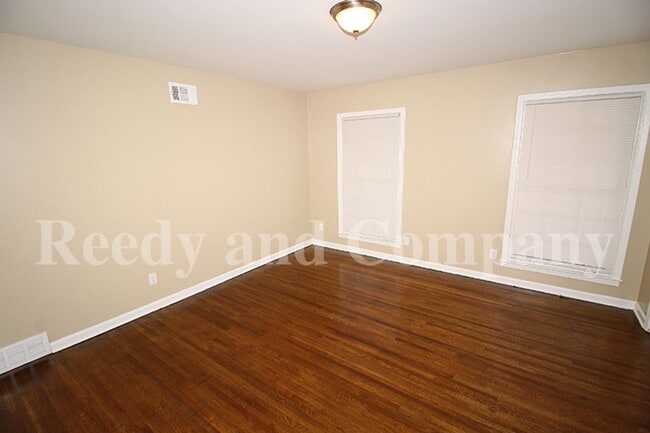 Building Photo - 5127 Kingswood Cir