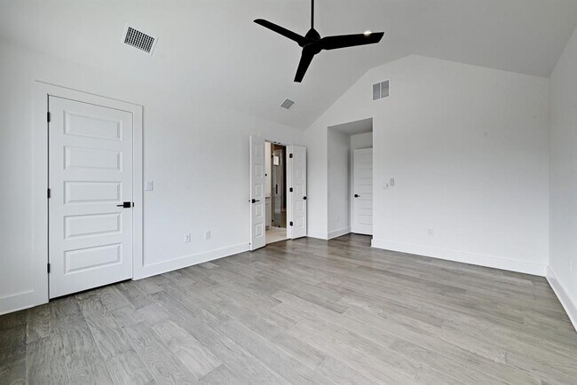Building Photo - 2308 Maxwell Ln