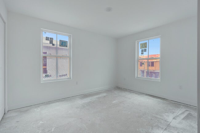 Building Photo - 181 SE Birch Ter