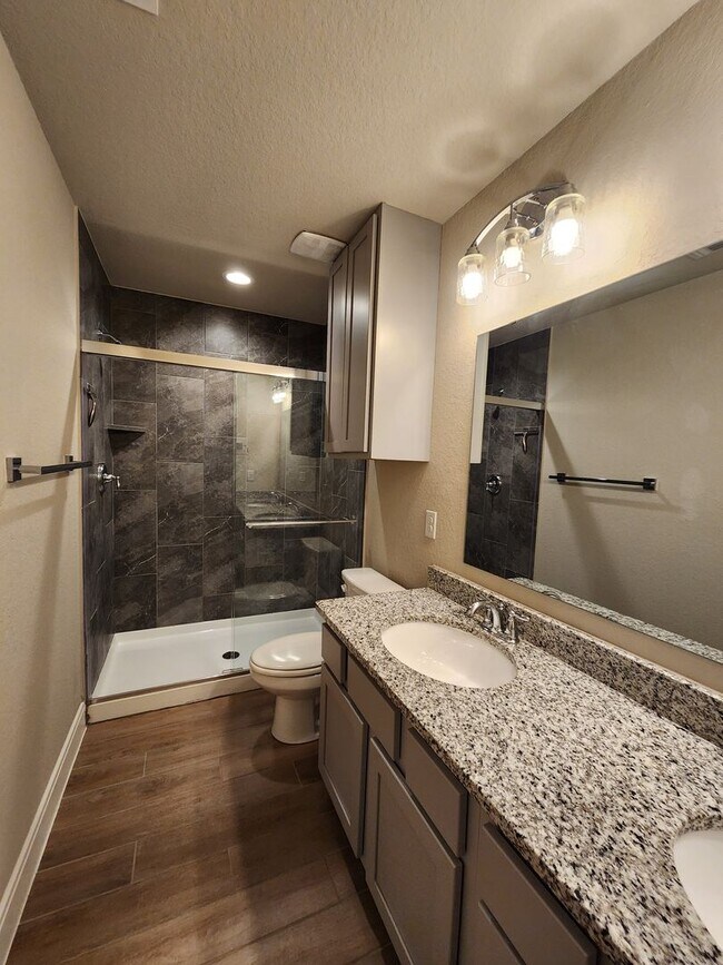 Building Photo - Large Fenced in Backyard in NBISD /Walk to Kraft Park /  Fridge Included  / Pet Friendly / Off Co...