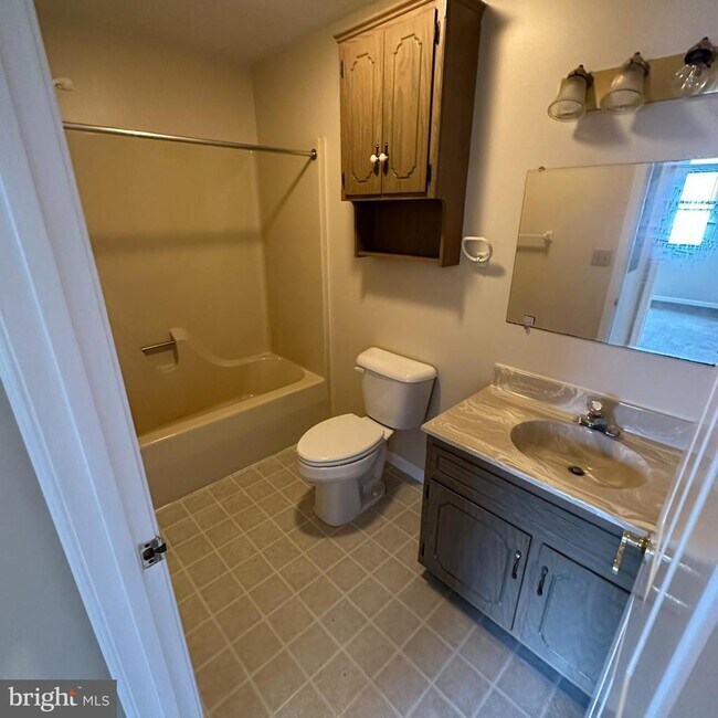 Building Photo - 359 Stonegate Ct