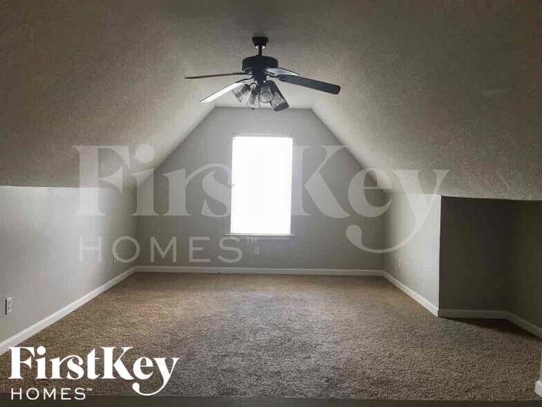 Building Photo - 1665 Central Trails Dr