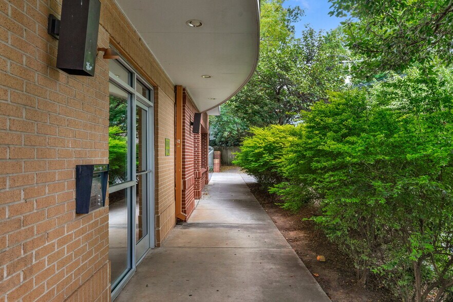 Building Photo - 525 E 34th St