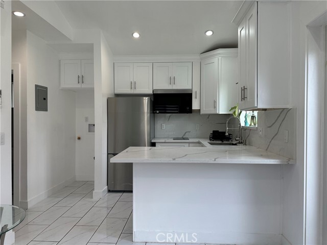 Building Photo - 7013 Bellaire Ave