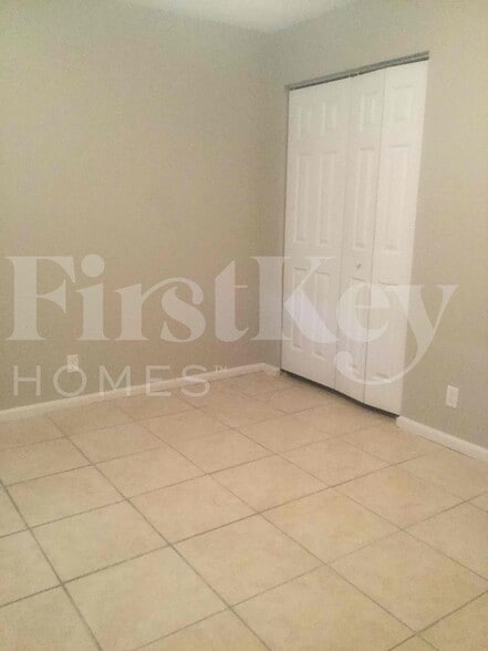 Building Photo - 3637 Ave Montresor