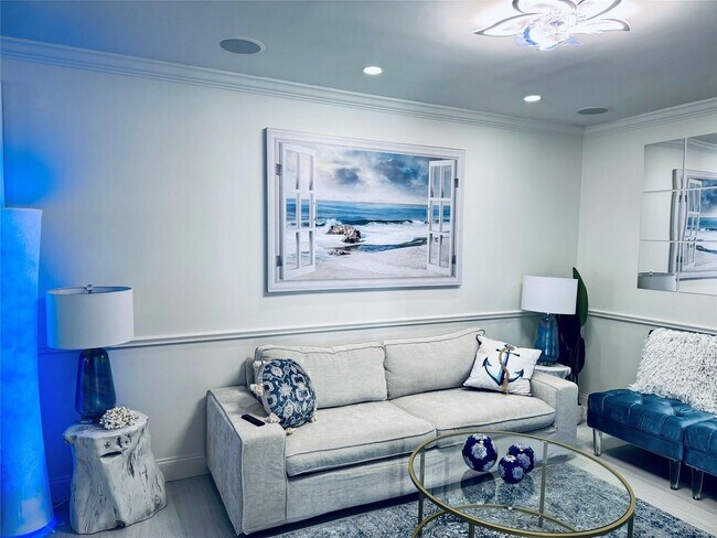 Building Photo - 1010 NE 8th Ave