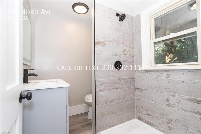 Building Photo - Three bedroom one bathroom home for rent