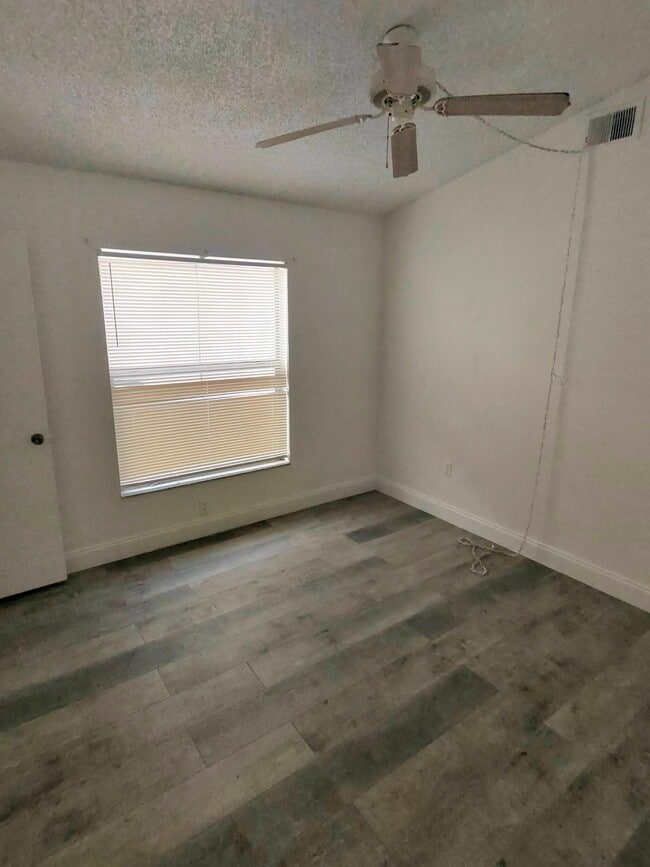 Building Photo - 7214 Edgewater Shores Ct