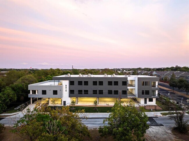 Building Photo - 5515 Humming Bird Ln