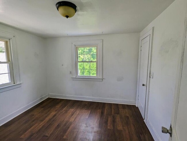 Building Photo - 201 S Foster Ave