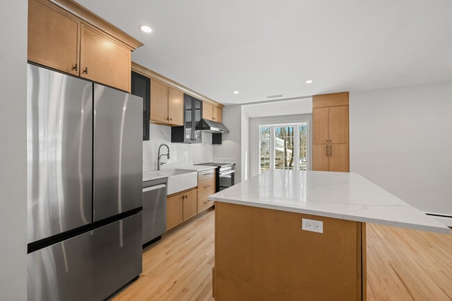 Building Photo - 75 Rivergate Dr