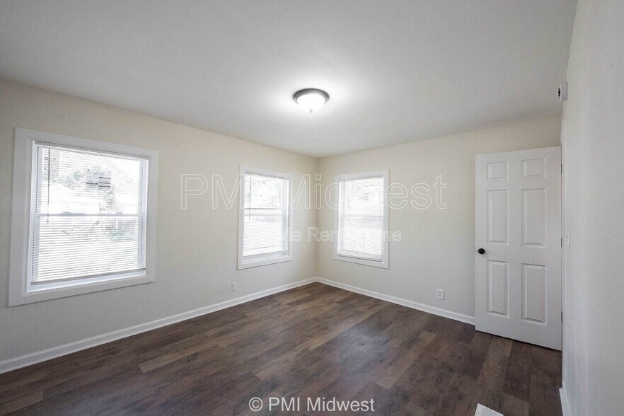 Building Photo - 514 N Chester Ave