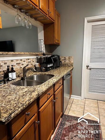 Building Photo - 811 S Kedzie Ave