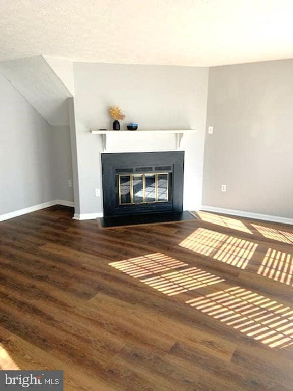 Building Photo - 557 Cascade Way