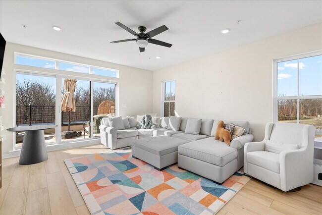 Building Photo - Stunning 4BR / 4.5BA End-Unit Townhome in Brambleton - Built in 2024!