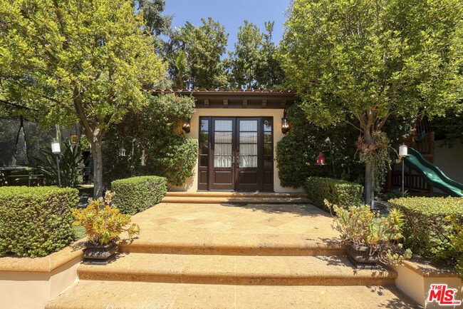 Building Photo - 4718 White Oak Ave