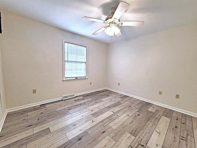 Building Photo - 330 Jones Ln