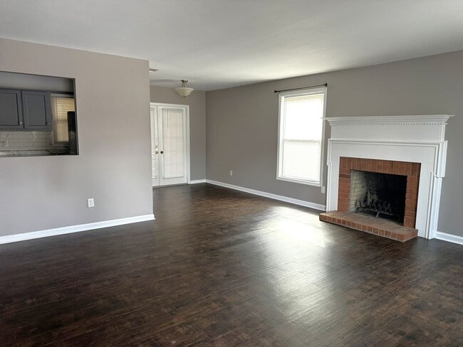 Building Photo - 46 Sagebrush Apartments