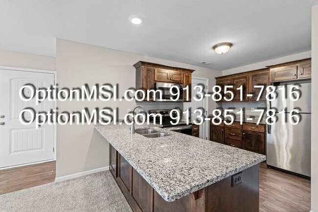 Building Photo - Beautifully Updated Liberty Home in a Prime Location!