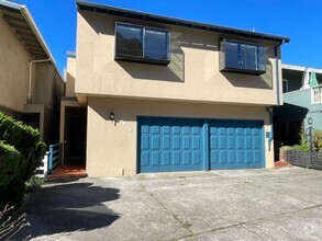 Building Photo - Beautiful Golden Gate Heights 5 Bed/3.5 Ba...