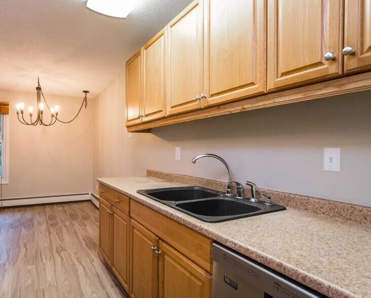 Building Photo - 4536 Cedar Lake Rd S