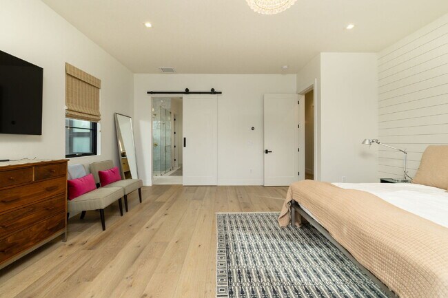 Building Photo - Beautiful Fully Furnished Custom Home in Rancharrah