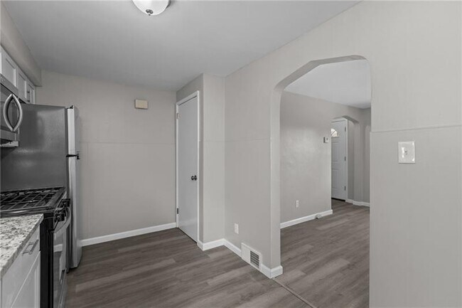 Building Photo - 2982 Kestner Ave