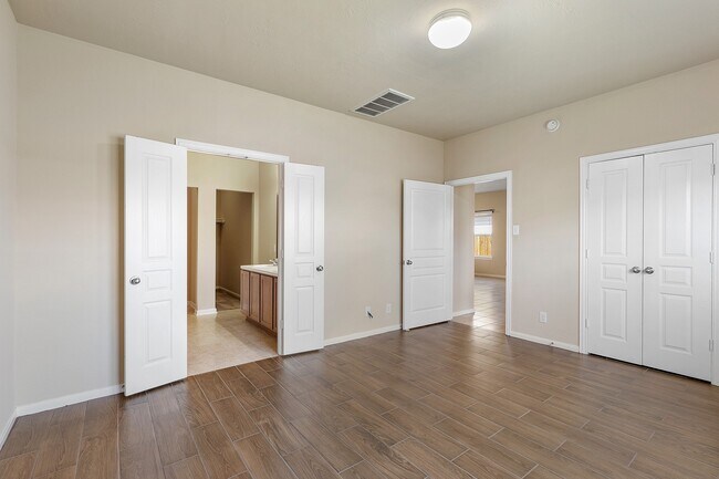 Building Photo - 10903 Woodwind Shadows Dr