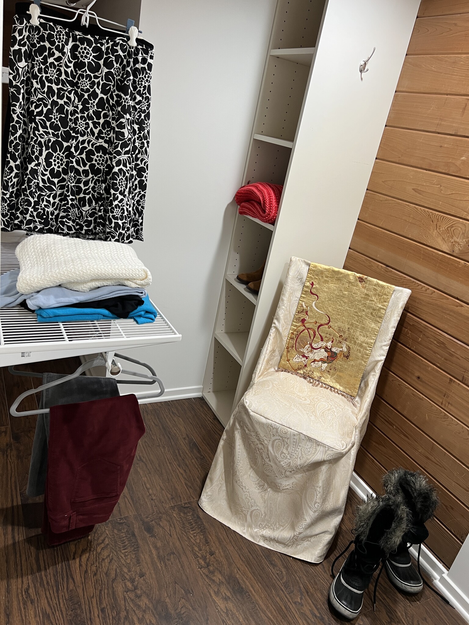 Walk-in closet - 467 S Bentley Ave