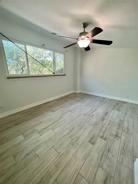 Building Photo - 2352 NW 37th Ave