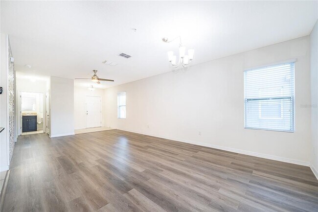 Building Photo - 4806 Riverwalk Dr
