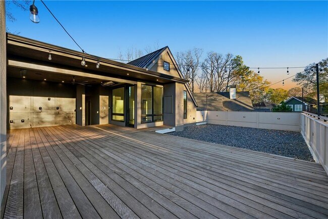 Building Photo - 1033 Reeder Cir NE