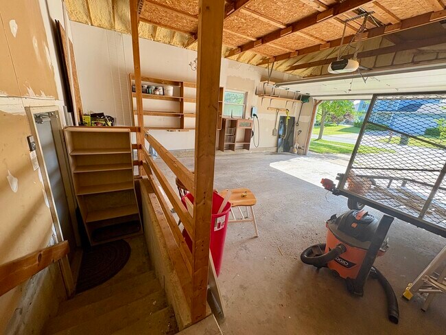 Building Photo - 313 Linden Dr