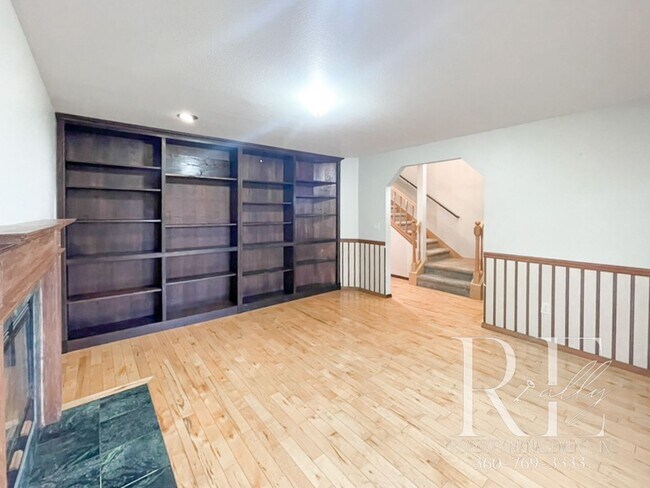 Building Photo - Stunning 3-Bedroom Home with Vaulted Ceilings, RV Parking & Fenced Yard!