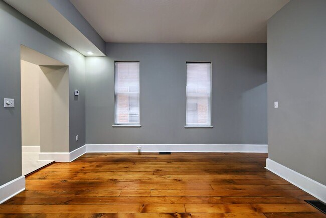 Building Photo - E Lincoln St 59-61 MLR