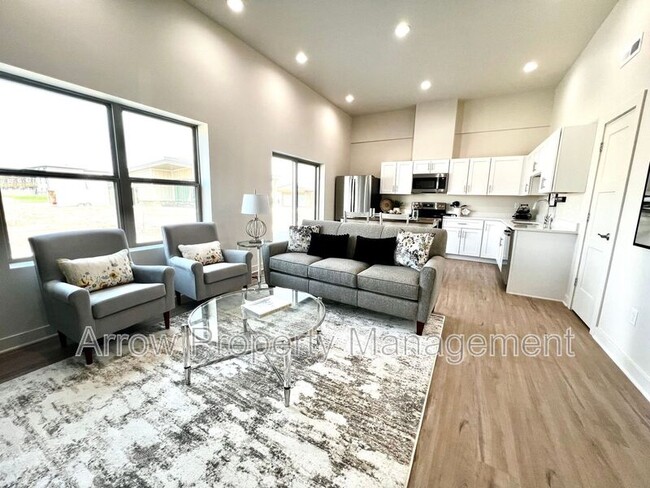 Building Photo - 1067 Claude Rd