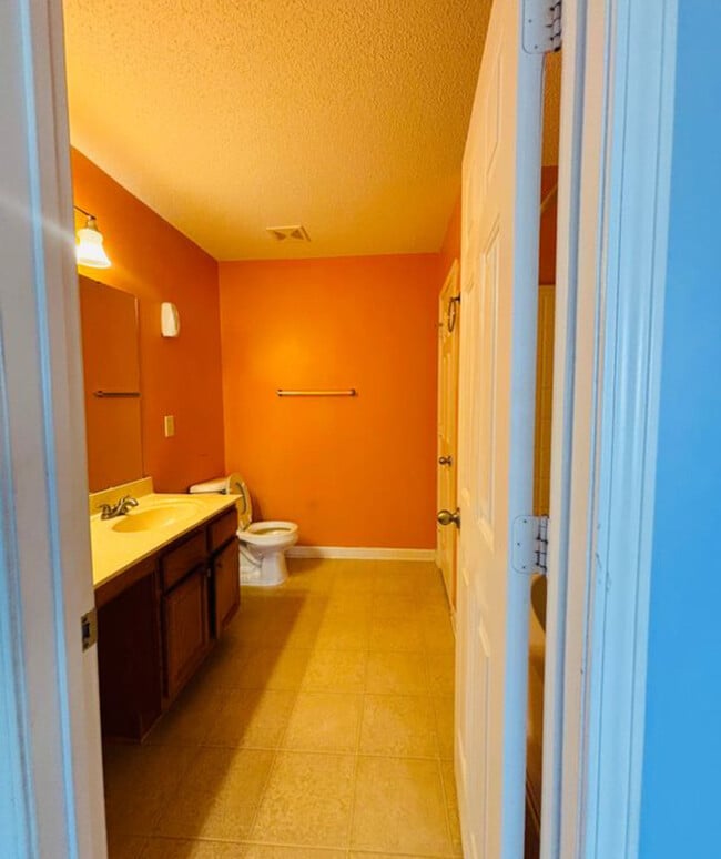 Building Photo - Spacious 4-Bedroom Home with Expansive Lof...