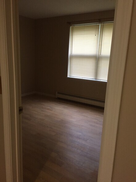 master bedroom - 1417 Quinnipiac Ave