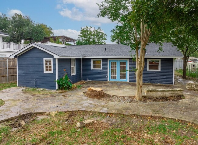 Building Photo - Beautiful 3 bedroom, 2 bathroom House