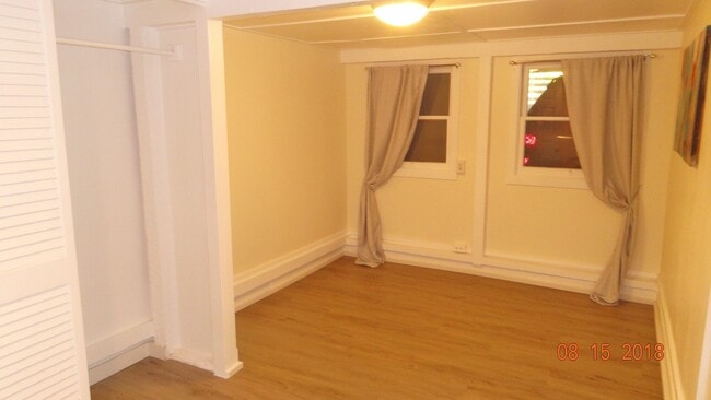 Building Photo - 98500H