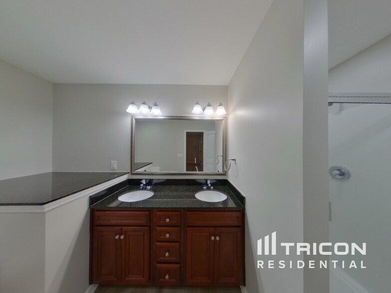 Building Photo - 313 Fairford Rd